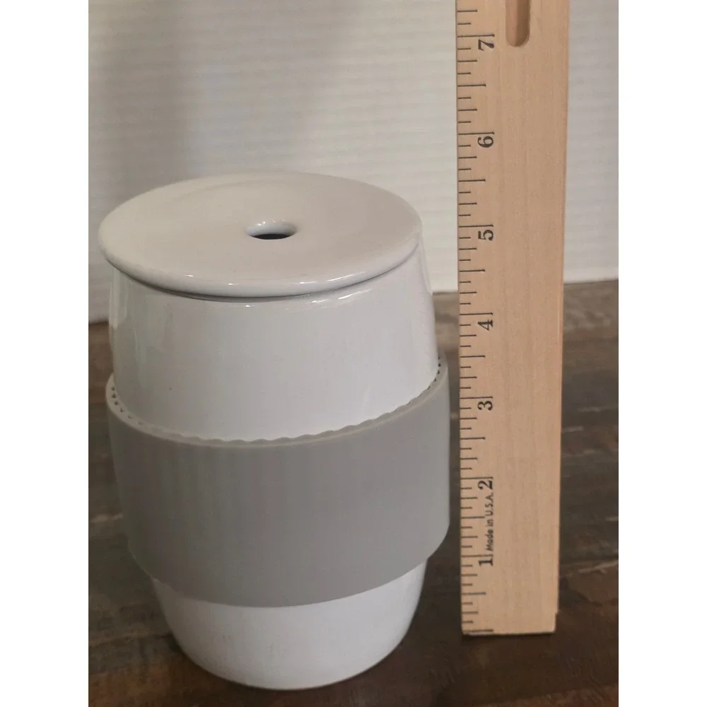 Pampered Chef White Ceramic Garlic Keeper Vented Lid Gray‎ Silicone Sleeve 19C